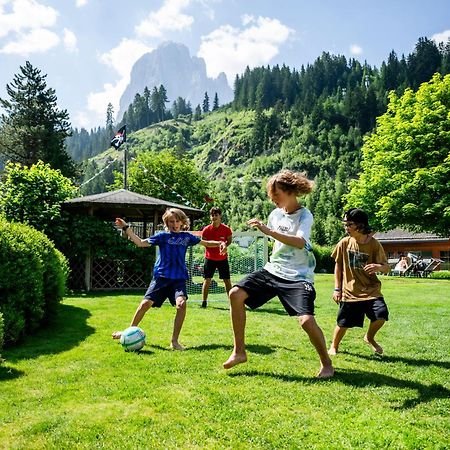 Family Hotel Posta Santa Cristina Val Gardena Екстериор снимка