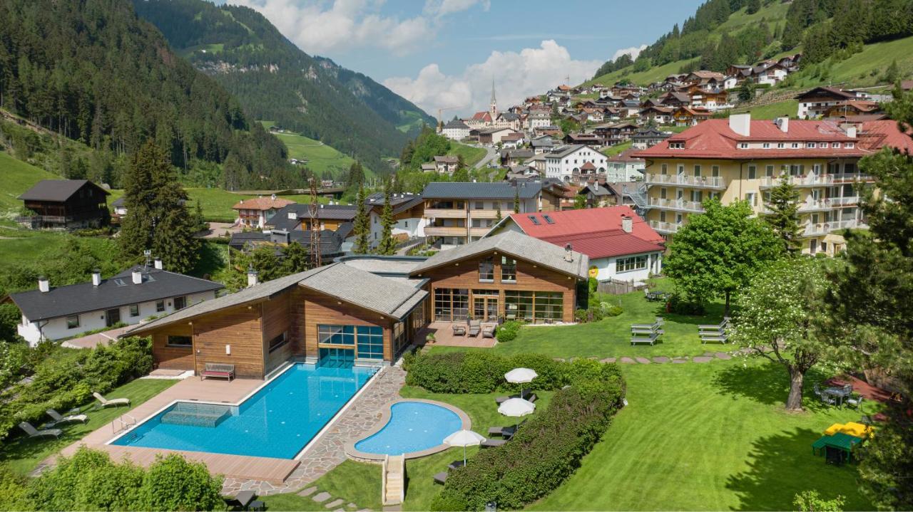 Family Hotel Posta Santa Cristina Val Gardena Екстериор снимка